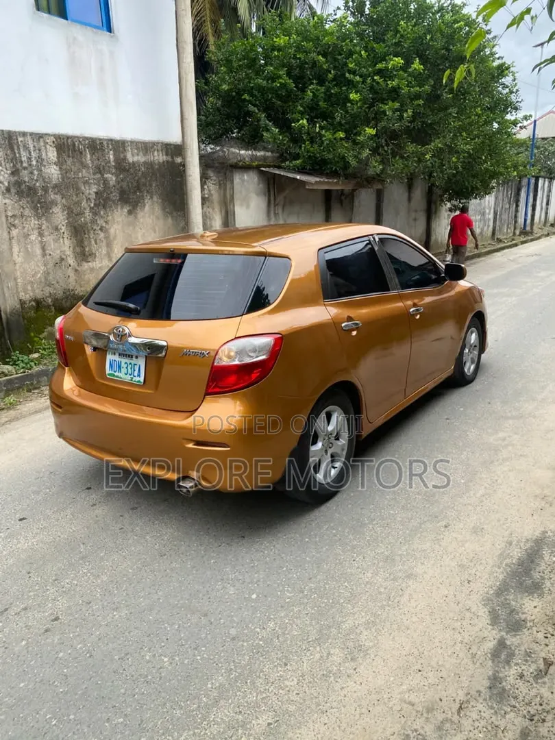 Toyota Matrix 2010 Orange