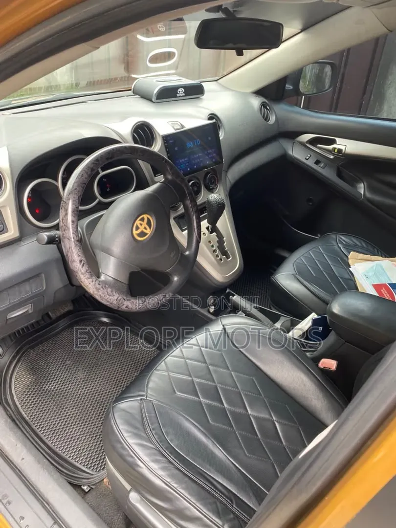 Toyota Matrix 2010 Orange