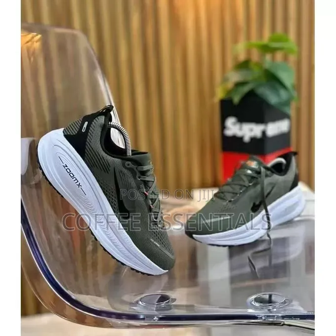 Nike Vomero Plus Unisex Sneakers