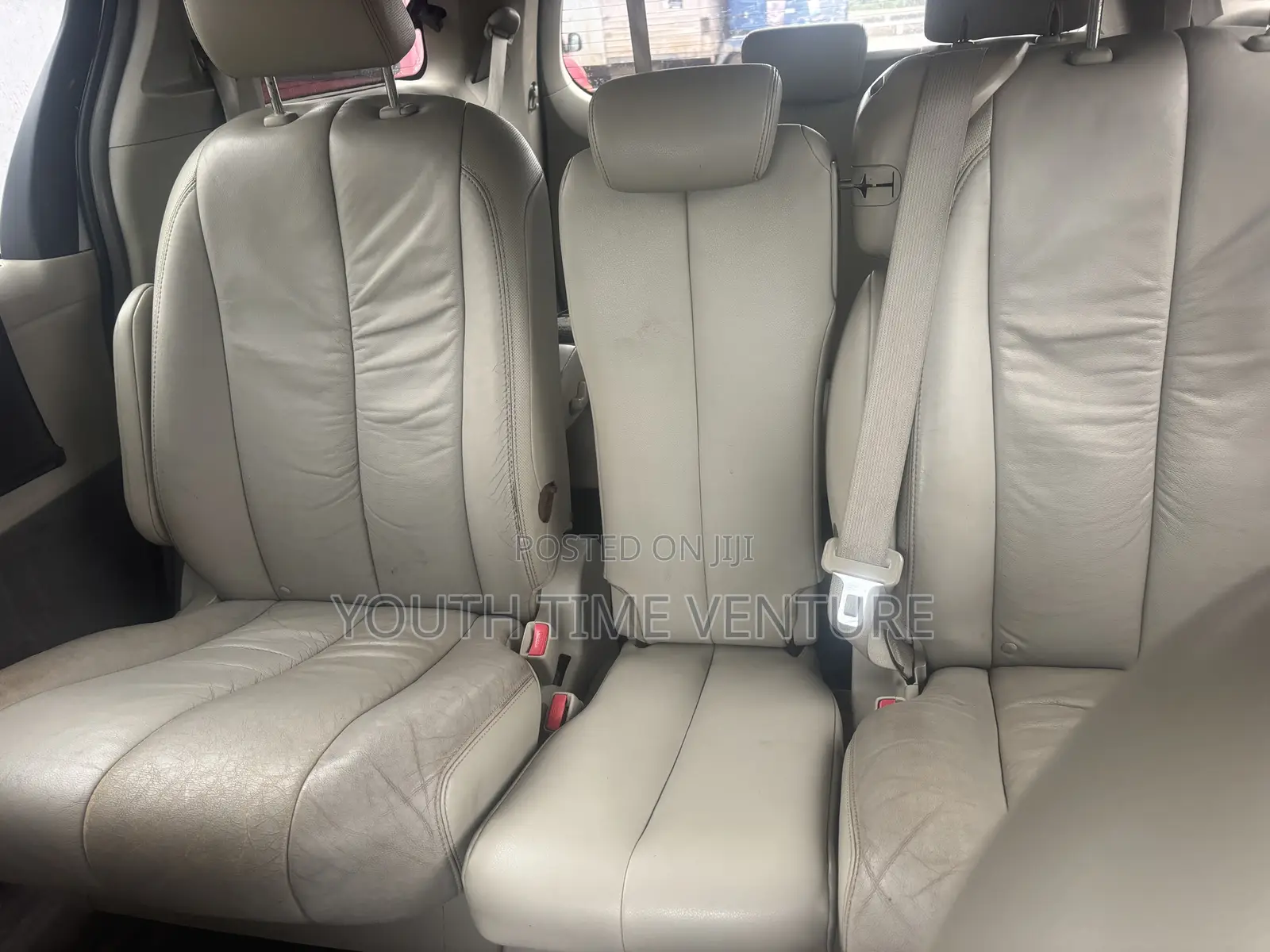 Toyota Sienna XLE FWD 8-Passenger 2013 Silver