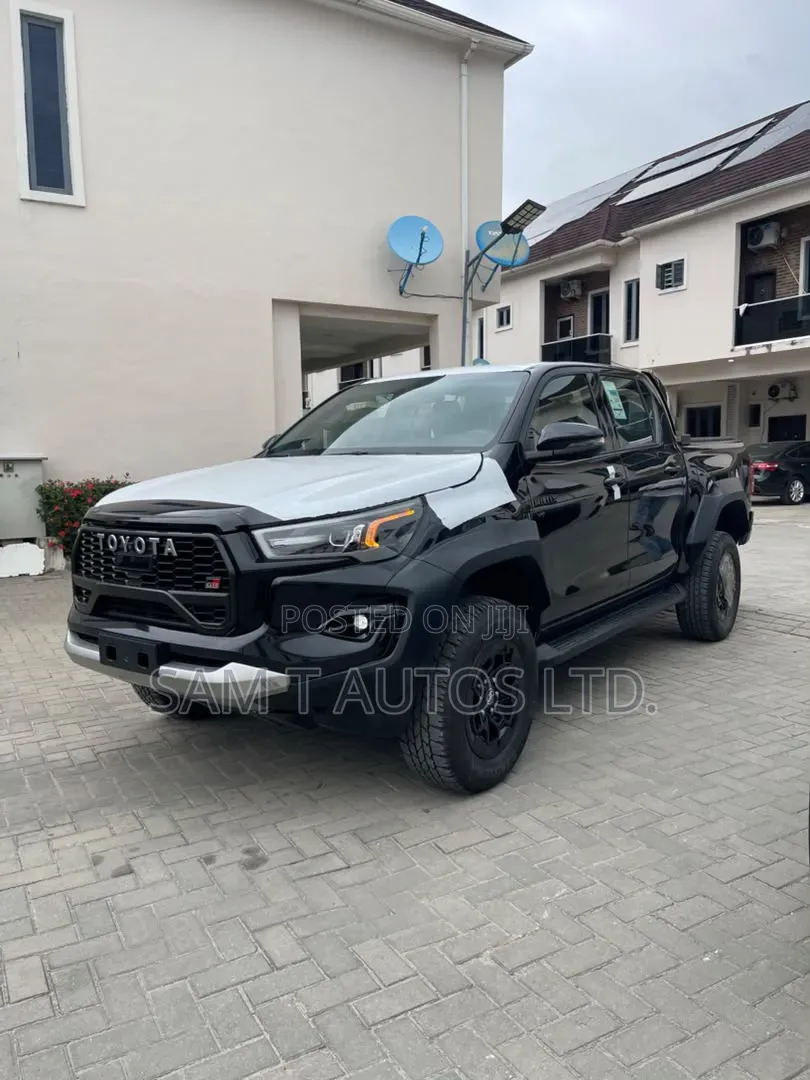 New Toyota Hilux 2024 Black