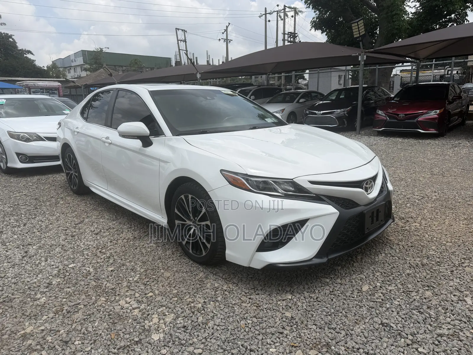 Toyota Camry SE FWD (2.5L 4cyl 8AM) 2018 White