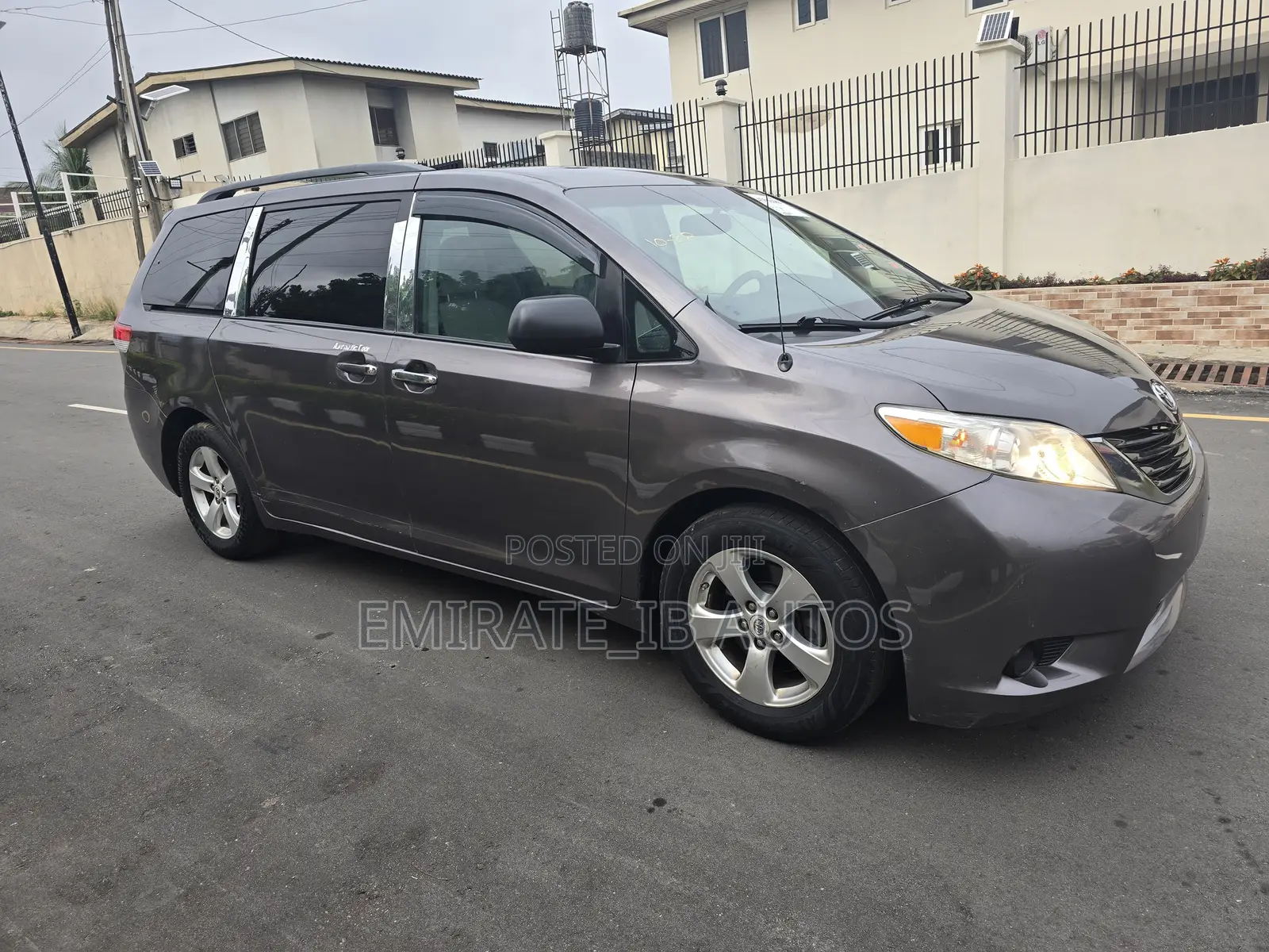 Toyota Sienna LE 8 Passenger 2011 Gray