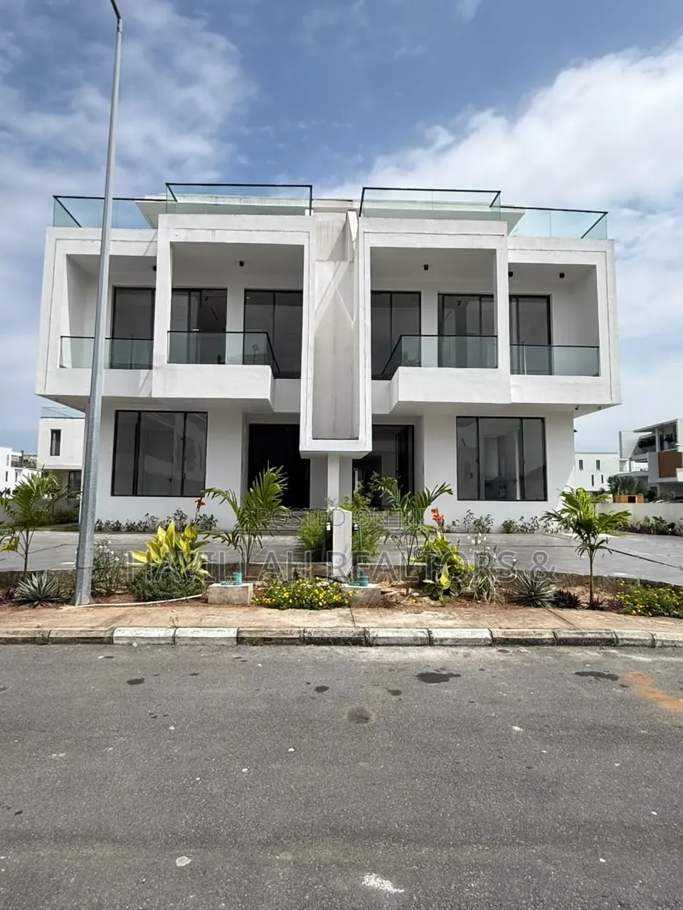 5bdrm Duplex in Ikate for sale
