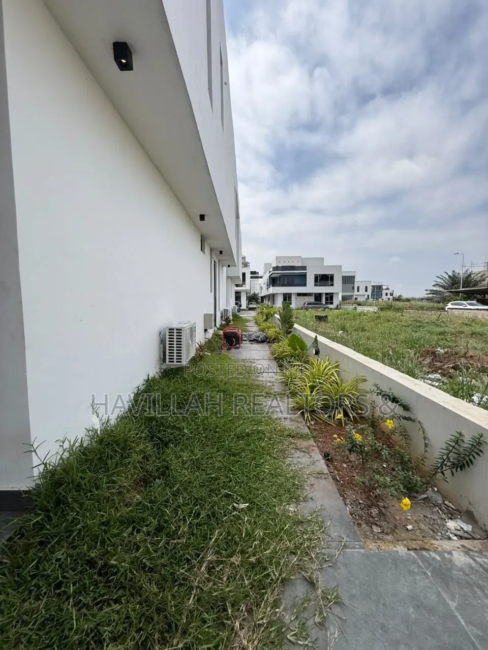5bdrm Duplex in Ikate for sale