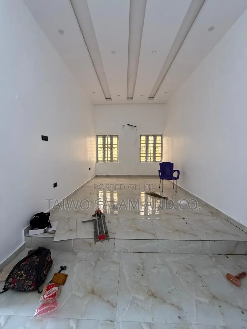 4bdrm Duplex in Agodi for sale