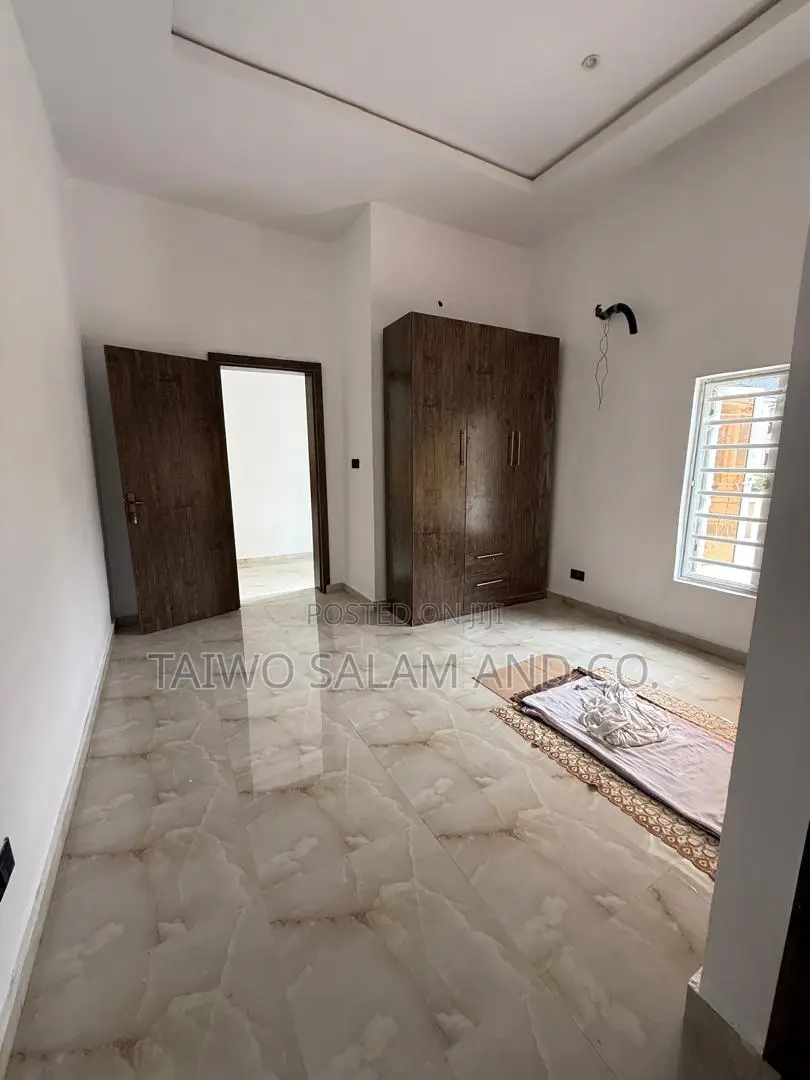 4bdrm Duplex in Agodi for sale