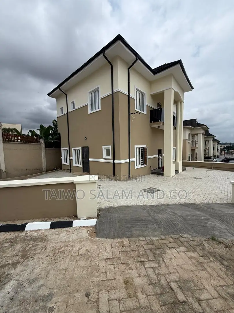 4bdrm Duplex in Agodi for sale