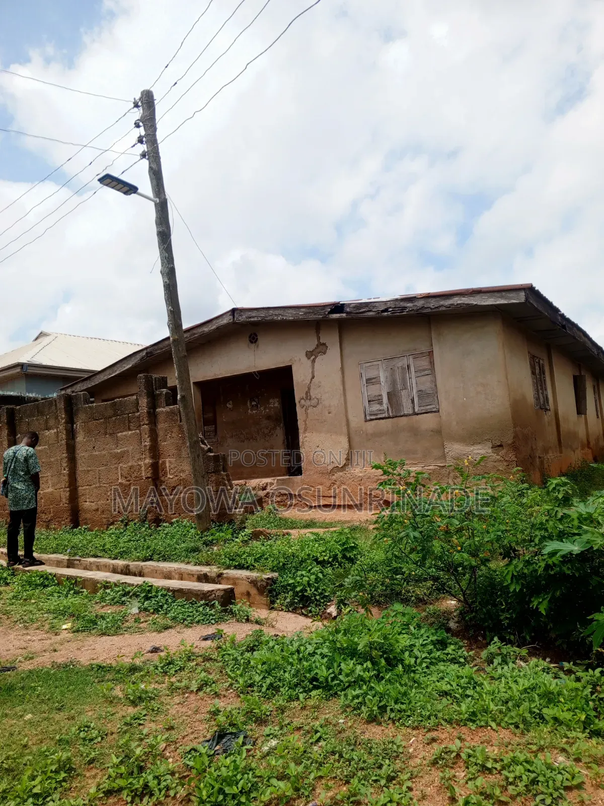 8bdrm Bungalow in Moniya for sale