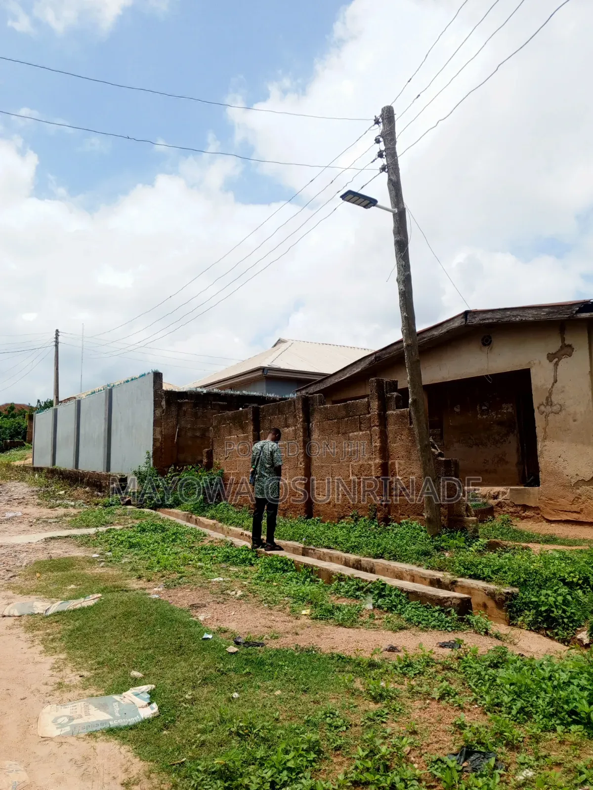8bdrm Bungalow in Moniya for sale