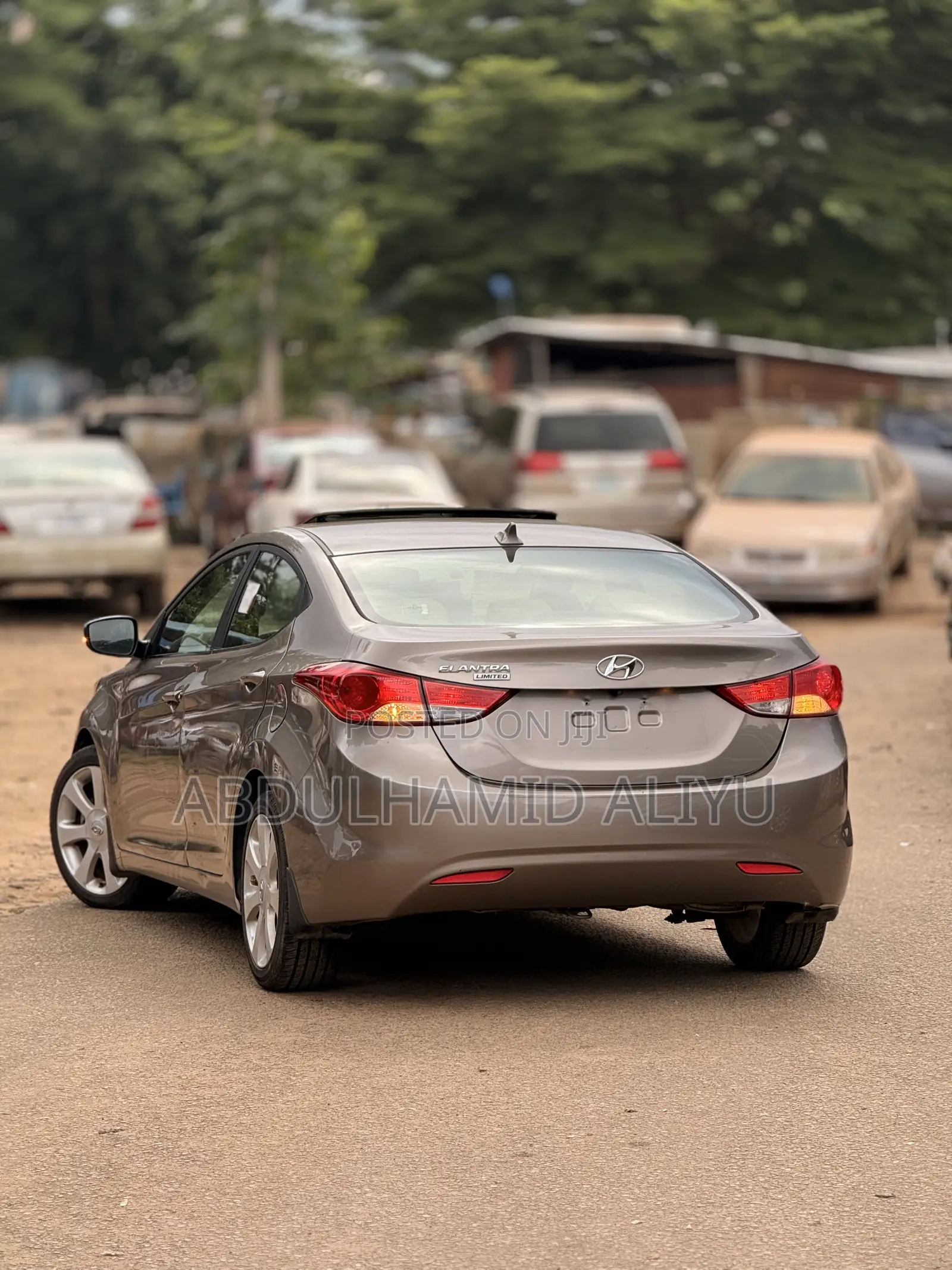 Hyundai Elantra Limited Sedan FWD (1.8L 4cyl 6A) 2013 Gold