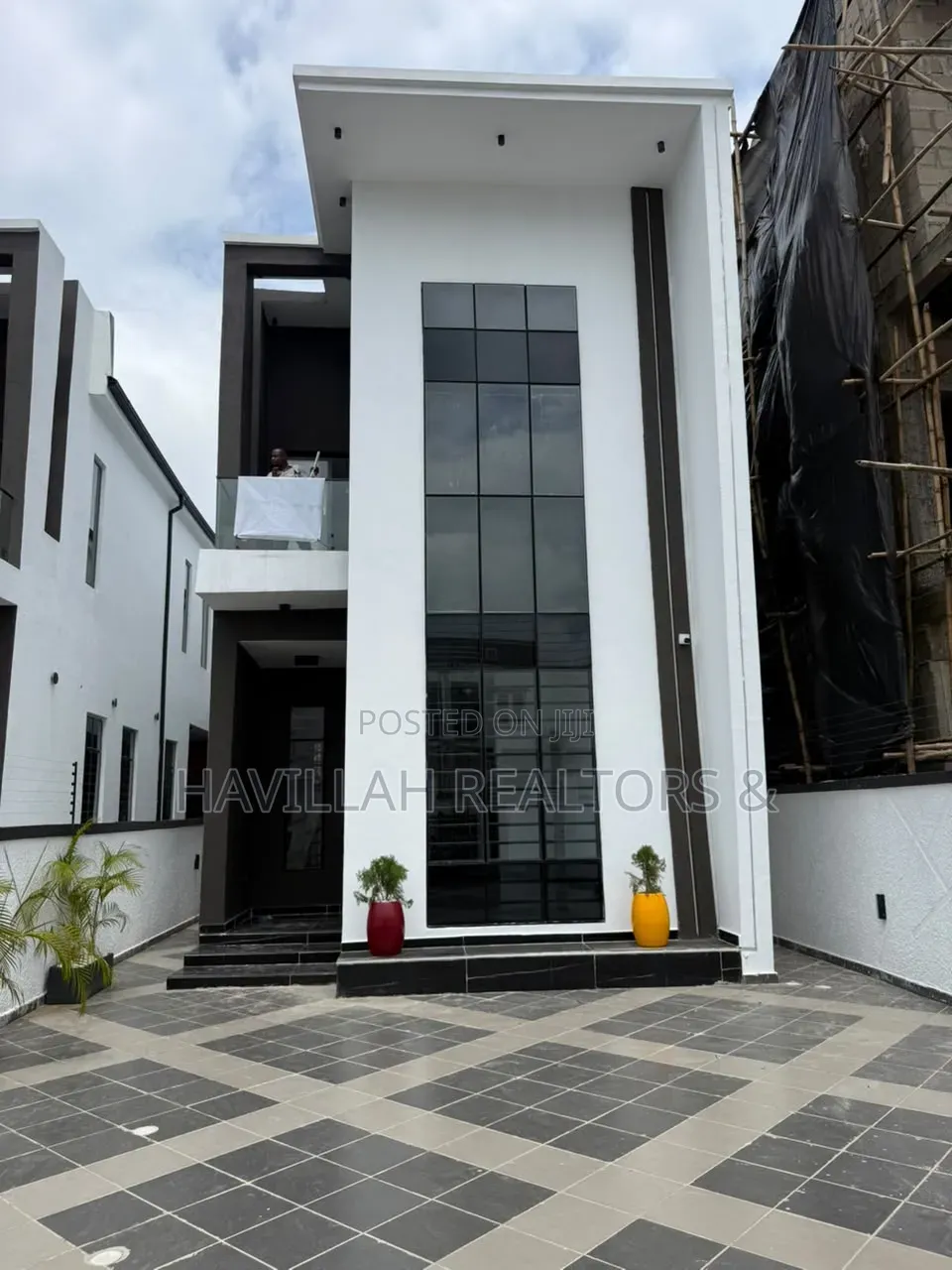 5bdrm Duplex in Ikota for sale
