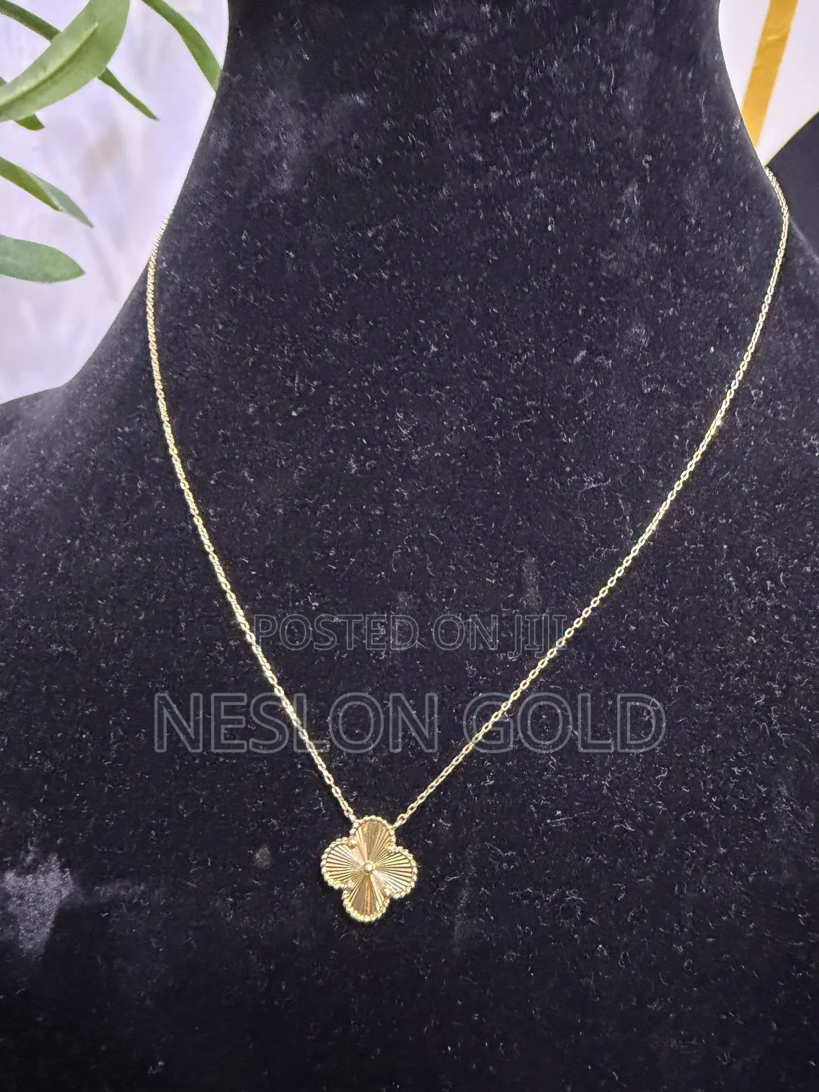 ITALY 750 Tested 18karat Solid Gold Vanclef Design