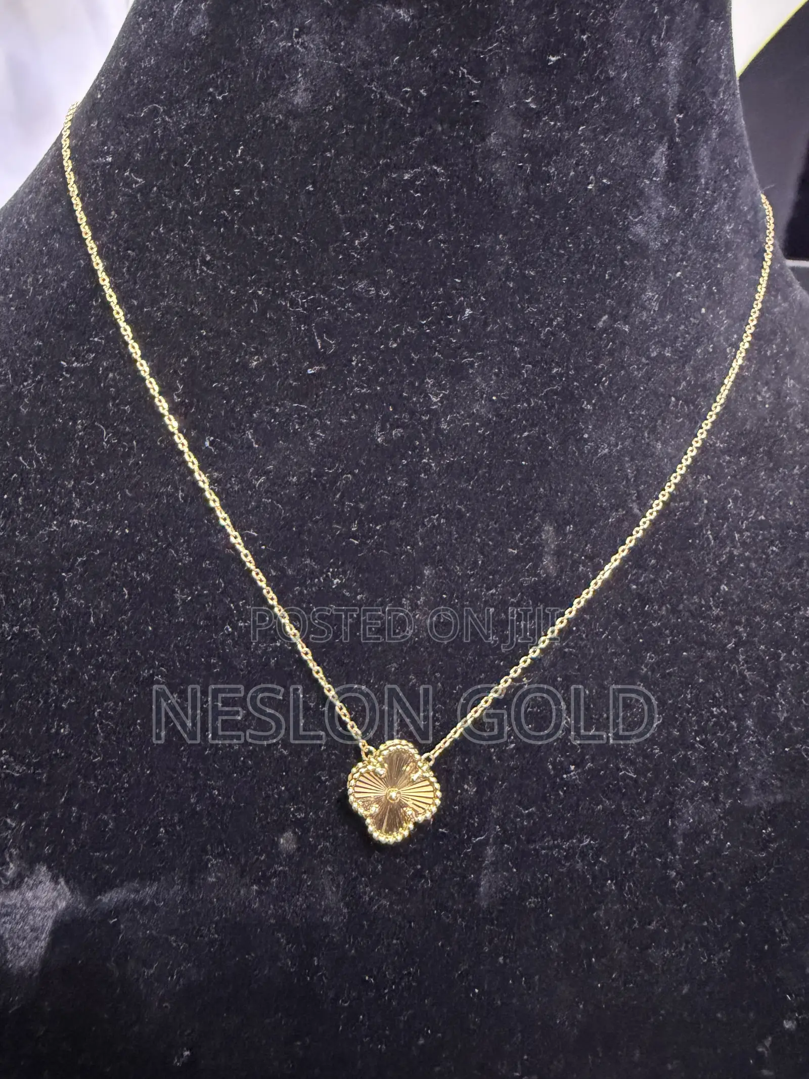 ITALY 750 Tested 18karat Solid Gold Vanclef Design