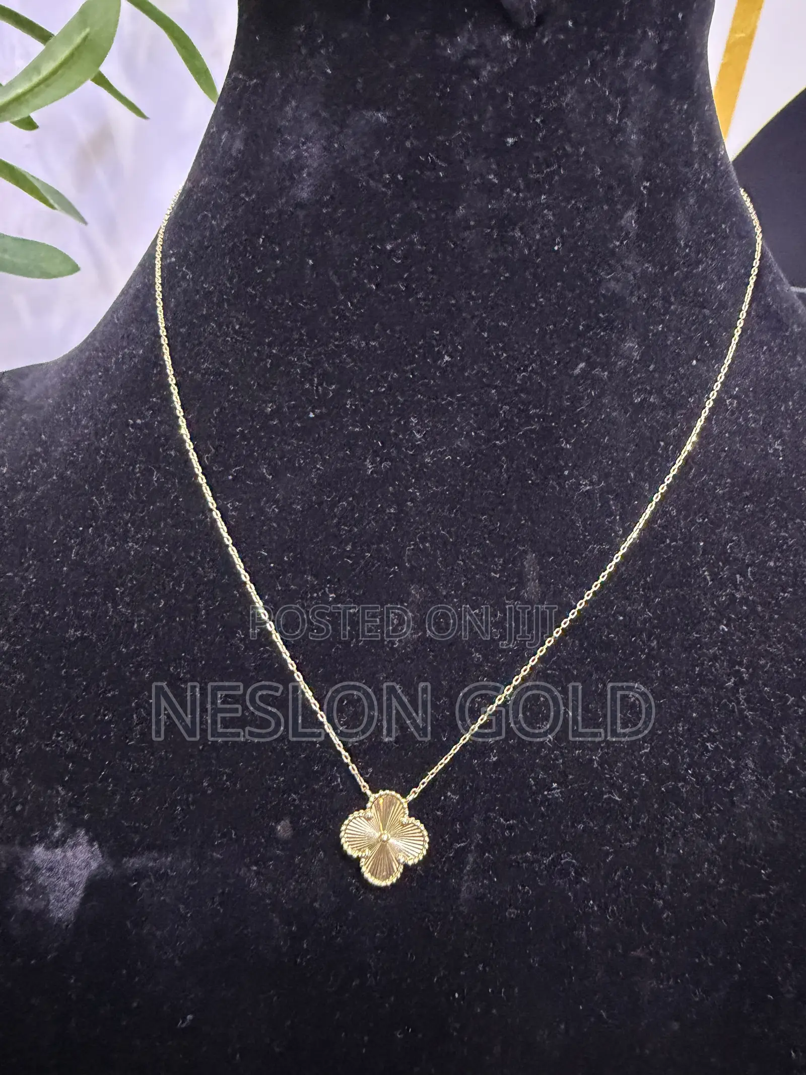 ITALY 750 Tested 18karat Solid Gold Vanclef Design