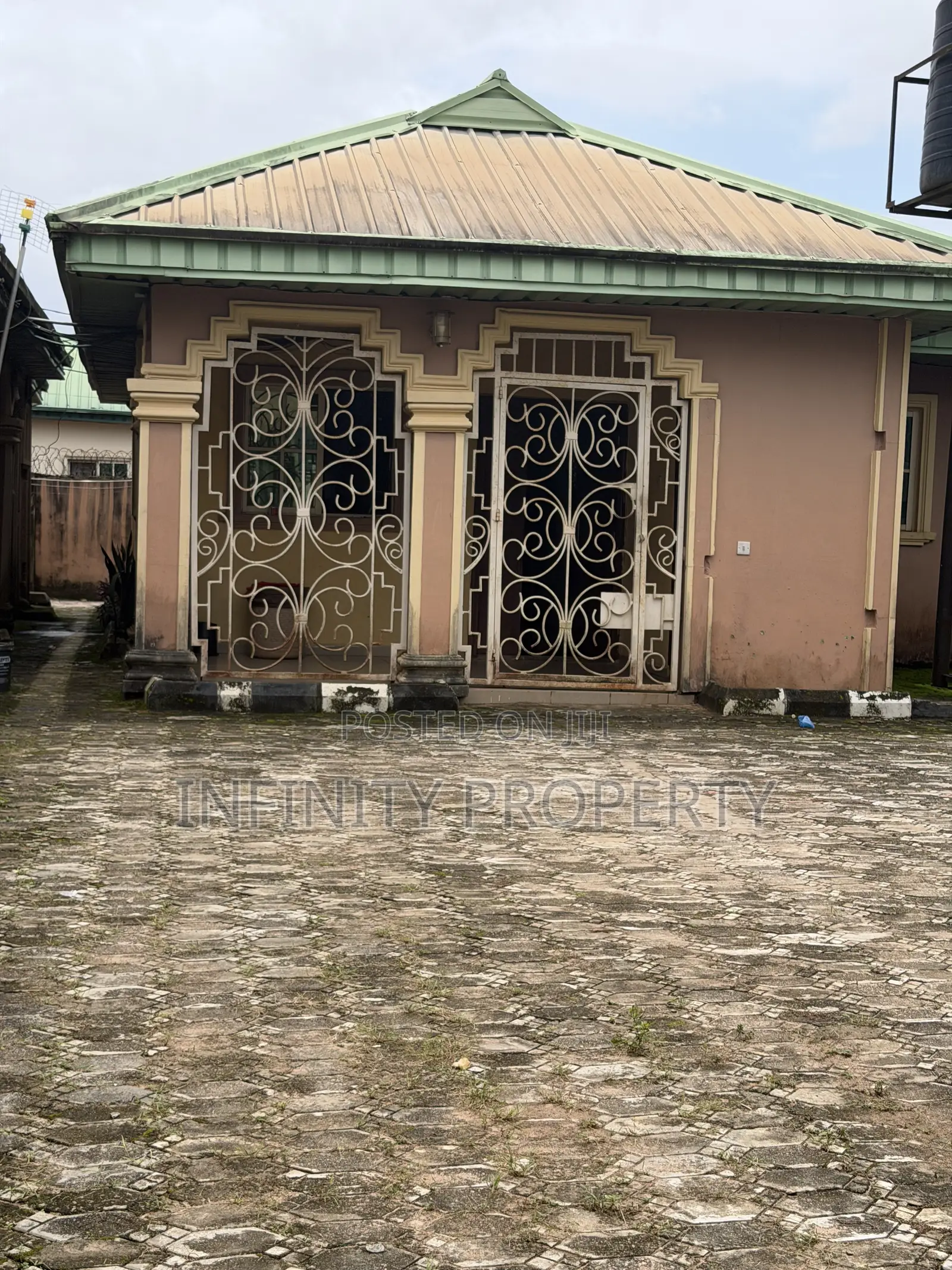 2bdrm Block of Flats in Ugbor Central, Benin City for sale