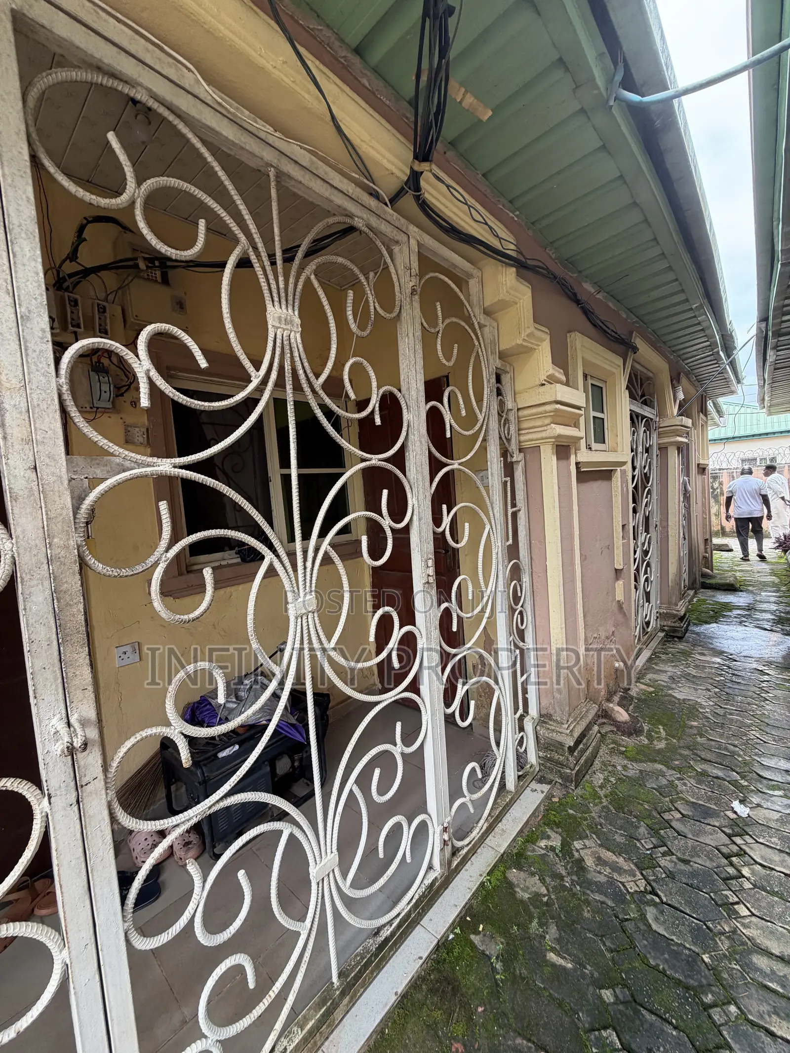 2bdrm Block of Flats in Ugbor Central, Benin City for sale