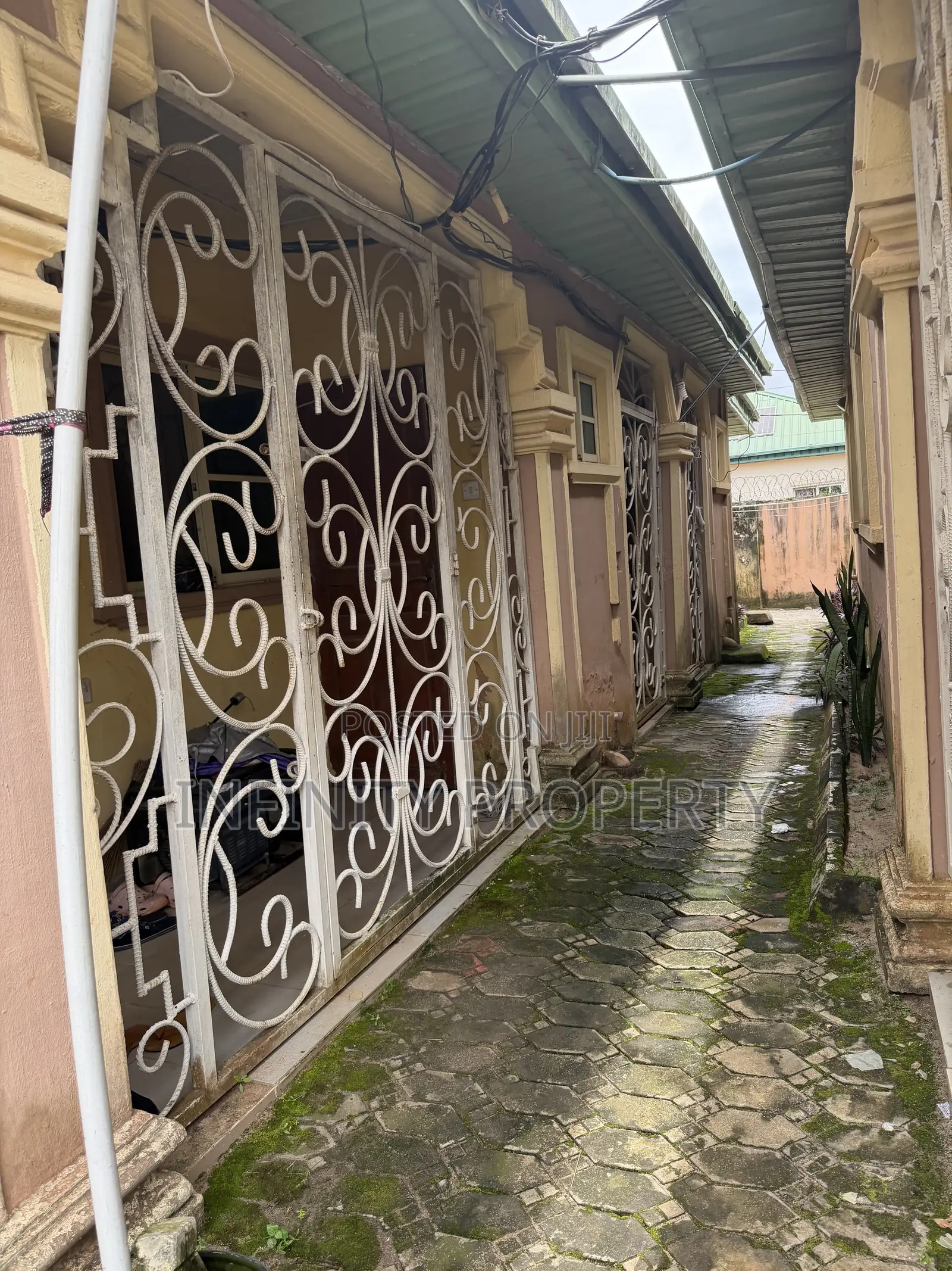 2bdrm Block of Flats in Ugbor Central, Benin City for sale