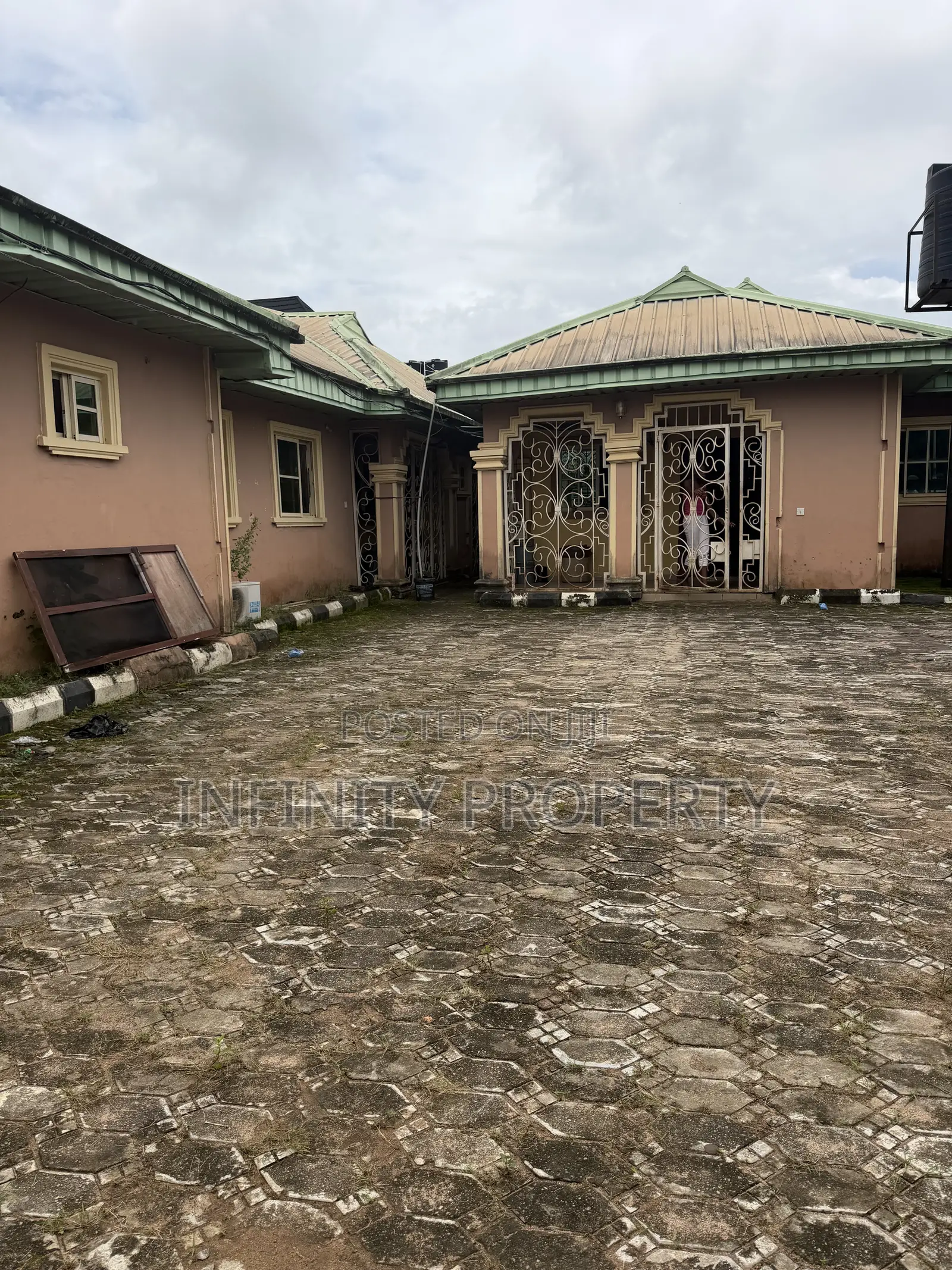 2bdrm Block of Flats in Ugbor Central, Benin City for sale