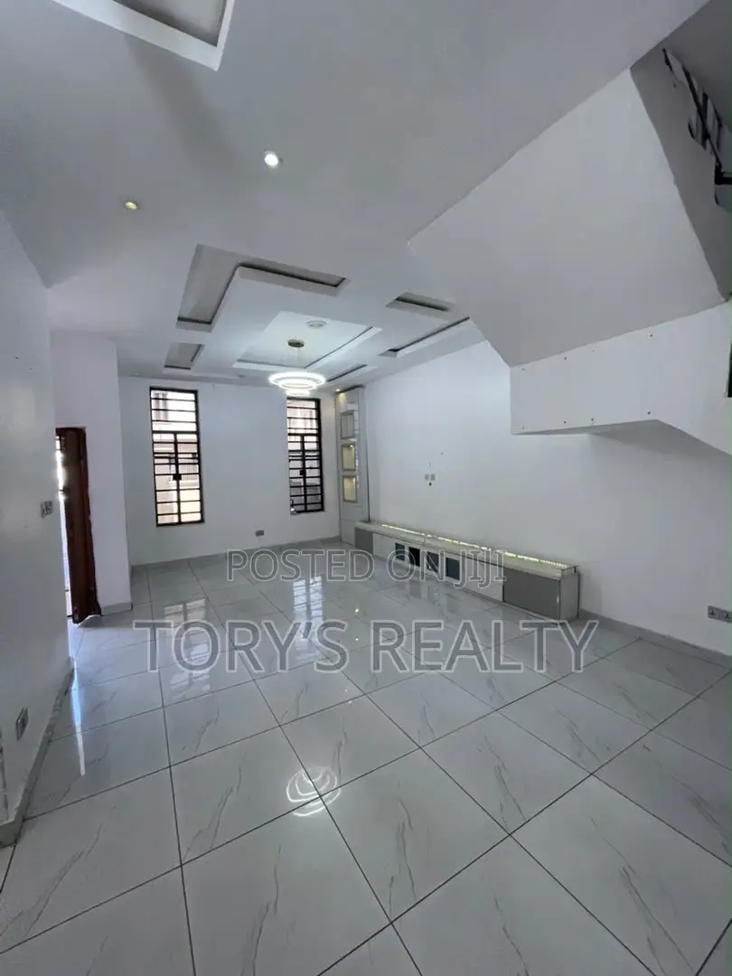 4bdrm Duplex in Chevron for sale