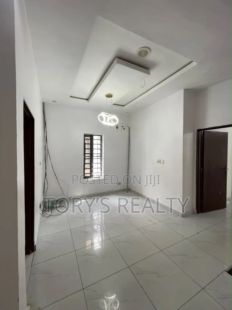 4bdrm Duplex in Chevron for sale