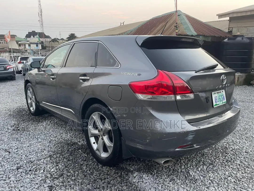 Toyota Venza 2010 Gray