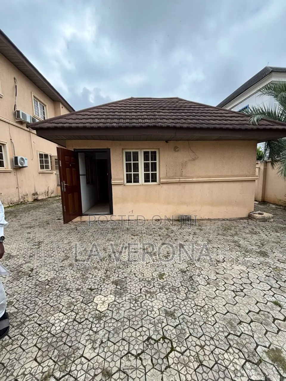 1bdrm Room & Parlour in Jabi for rent