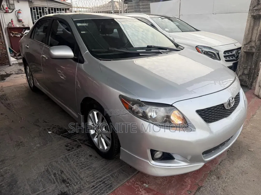 Toyota Corolla 2010 Silver