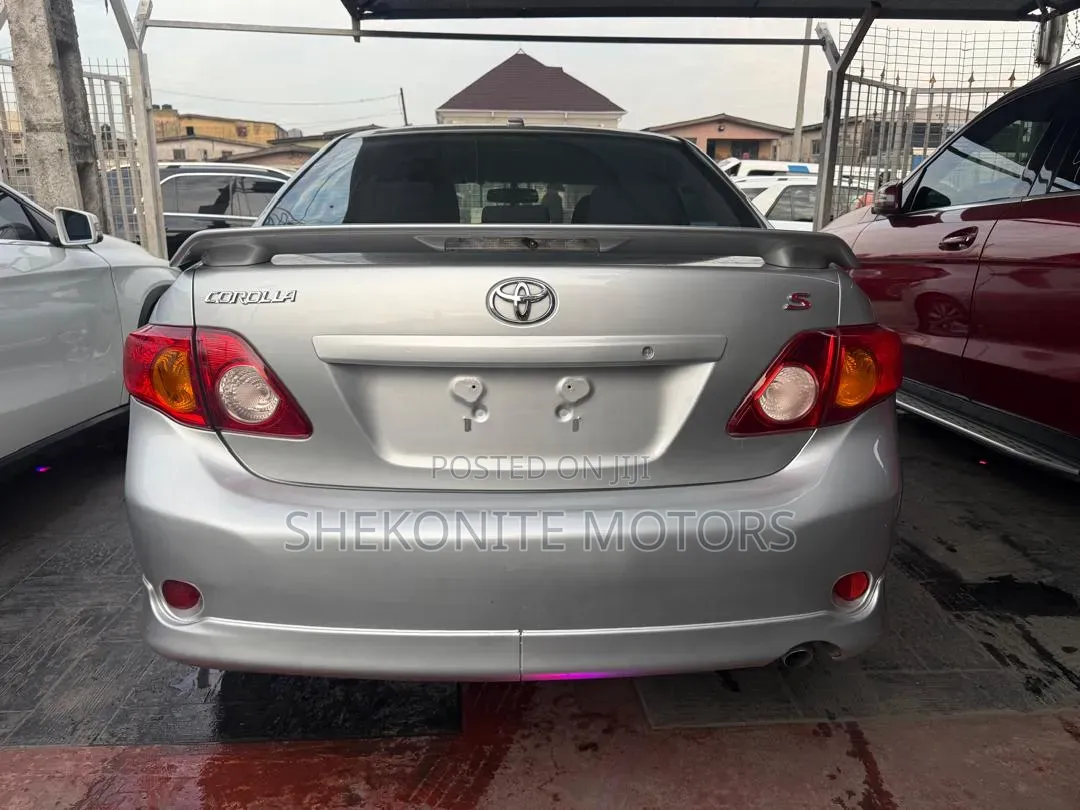 Toyota Corolla 2010 Silver