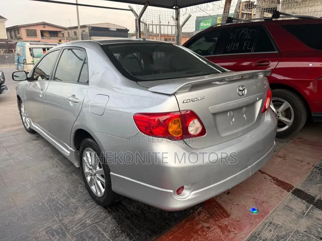 Toyota Corolla 2010 Silver