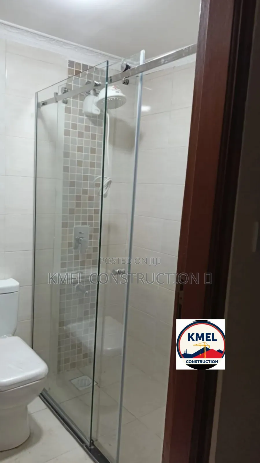 Modern Hotel Bathroom Enclosure