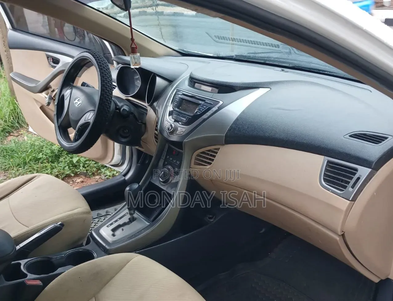 Hyundai Elantra 2013 White