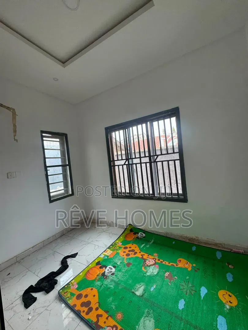 Mini Flat in Adekunle for rent