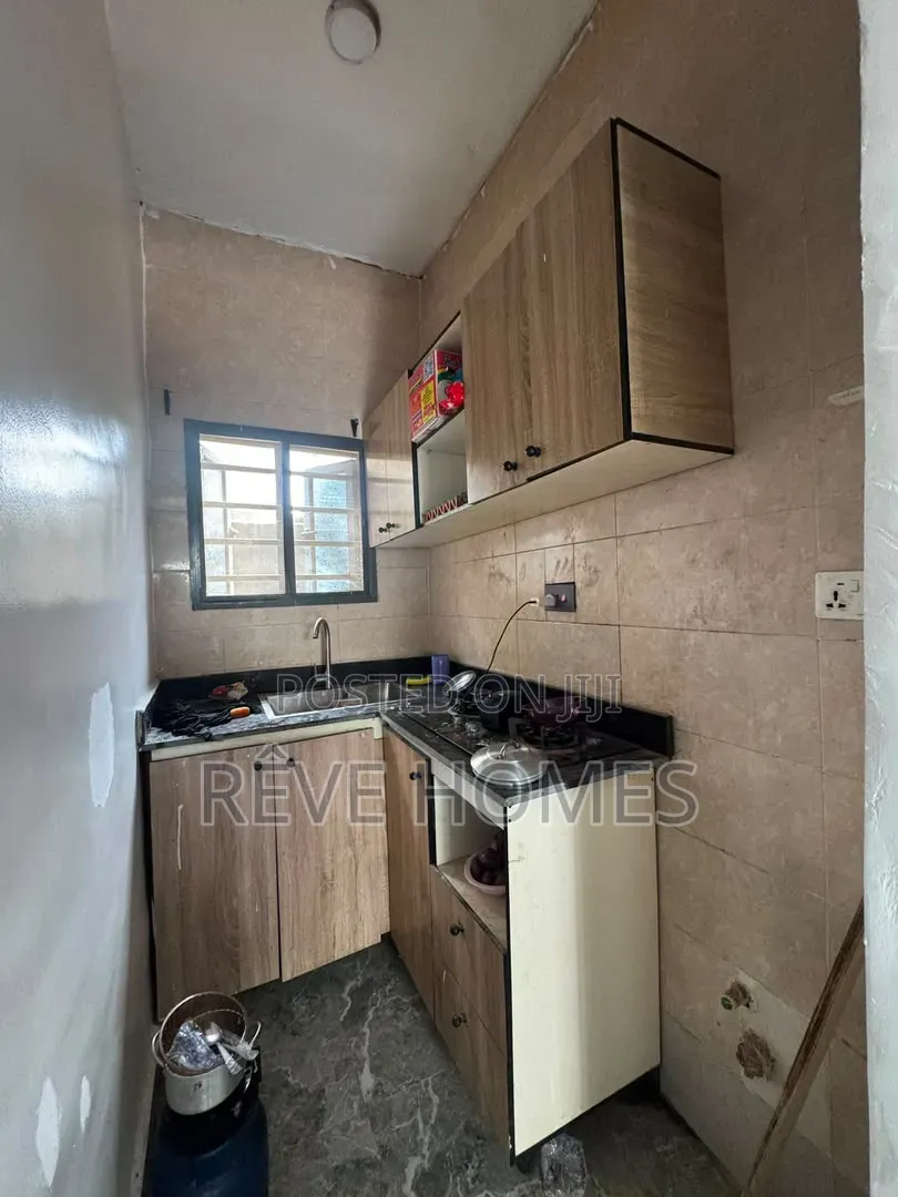 Mini Flat in Adekunle for rent