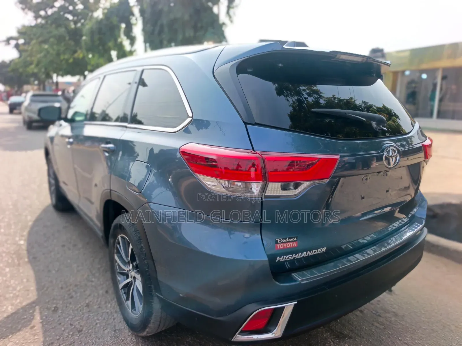 Toyota Highlander XLE 4x4 V6 (3.5L 6cyl 8A) 2017 Blue