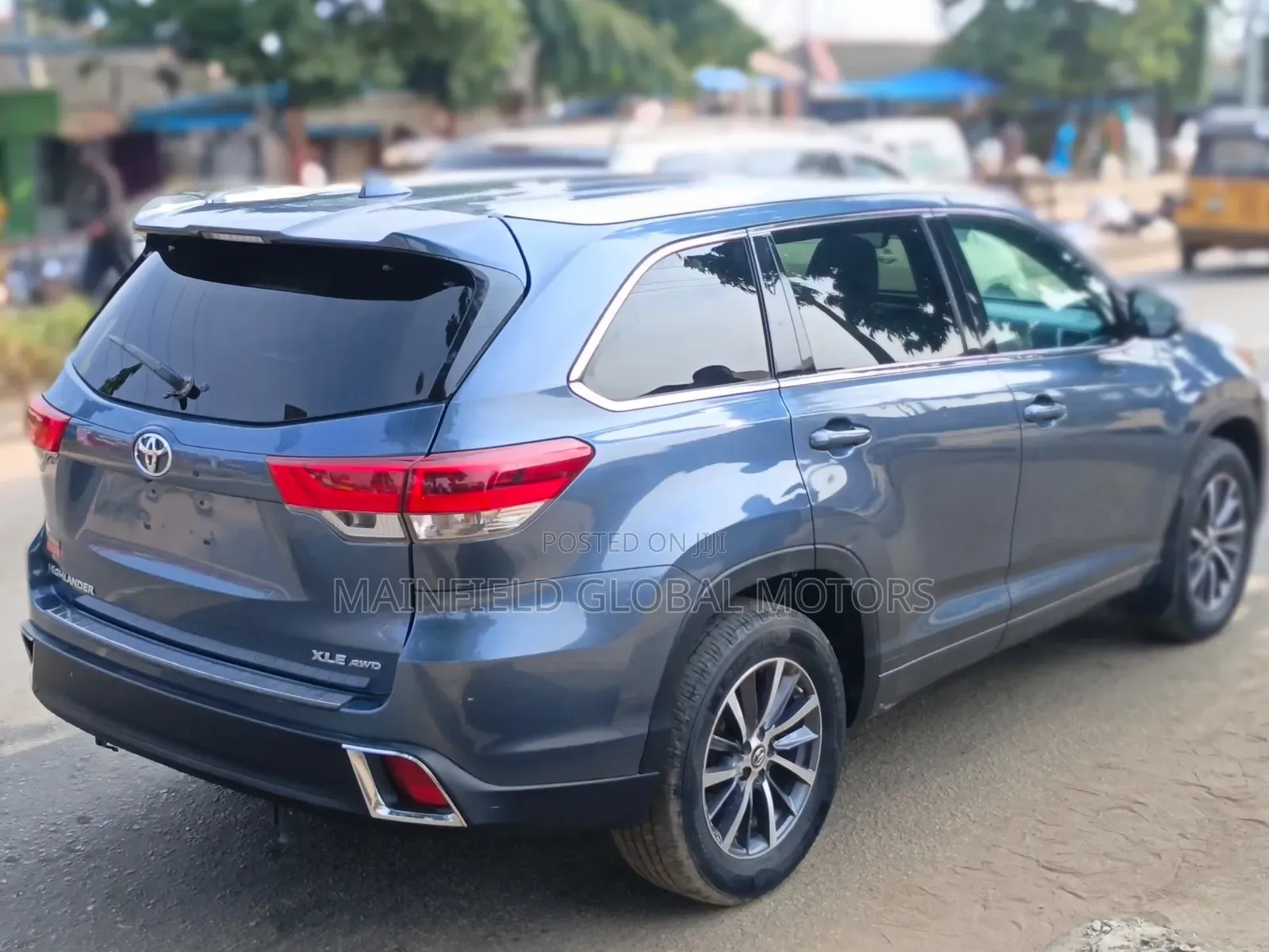 Toyota Highlander XLE 4x4 V6 (3.5L 6cyl 8A) 2017 Blue