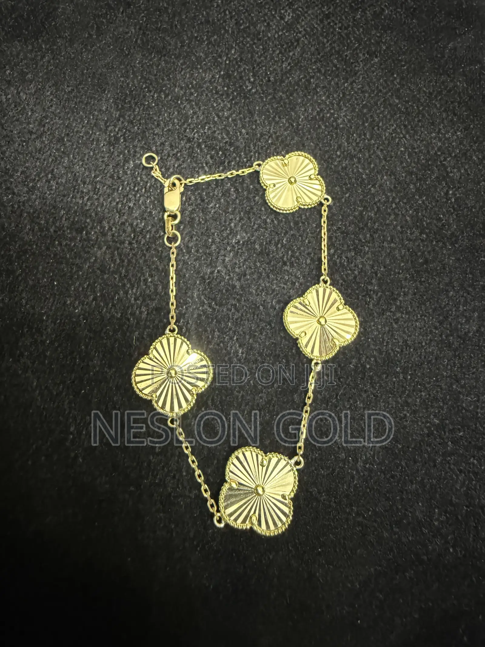 Solid 18karat Gold Vanclef Design Bracelet
