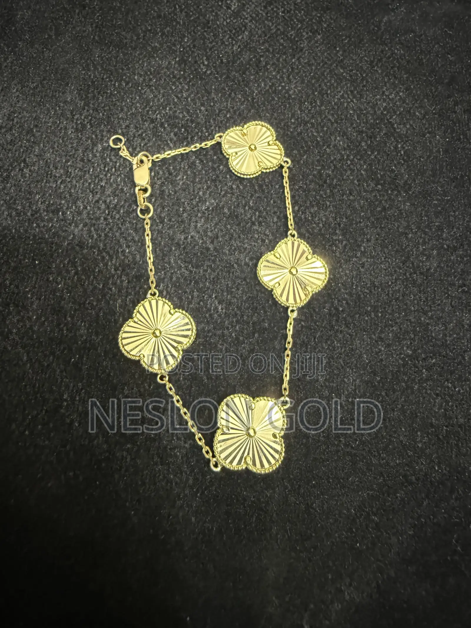 Solid 18karat Gold Vanclef Design Bracelet