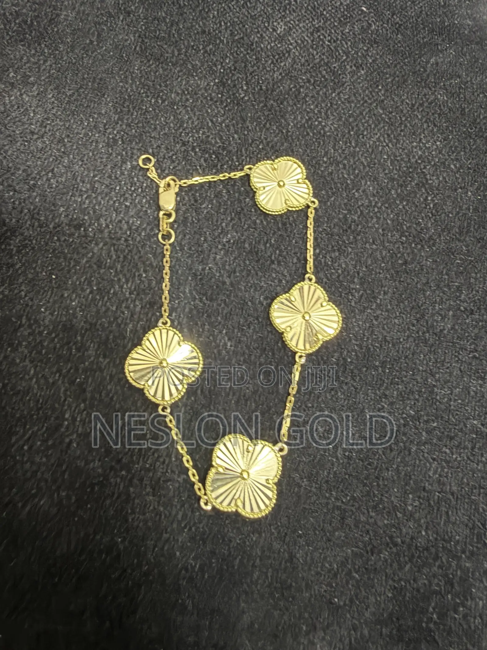 Solid 18karat Gold Vanclef Design Bracelet