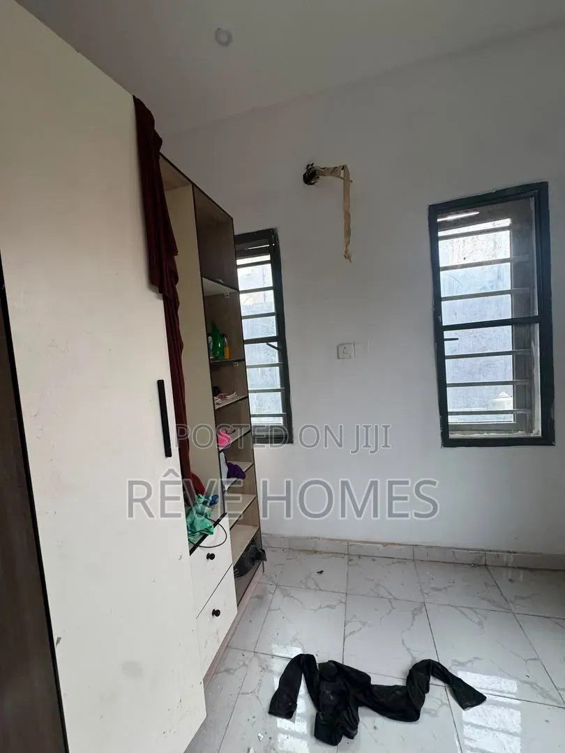 Mini Flat in Adekunle for rent