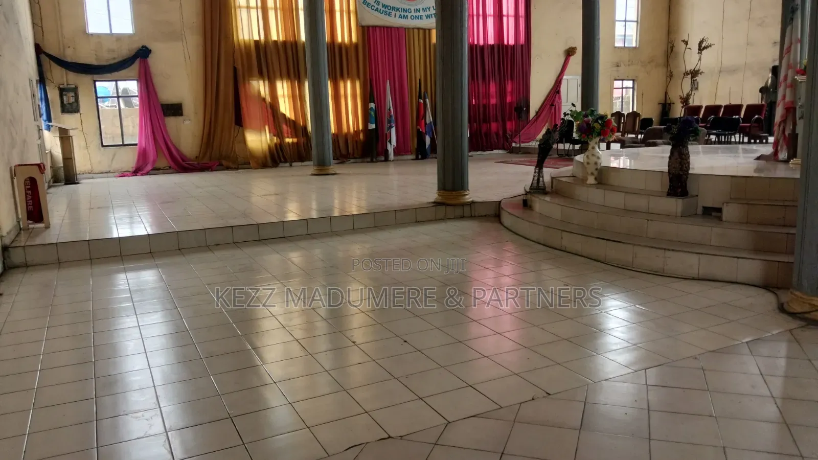 For Sale : Sizeable Hall on CofO 6 Plots at Rumuomasi, Ph