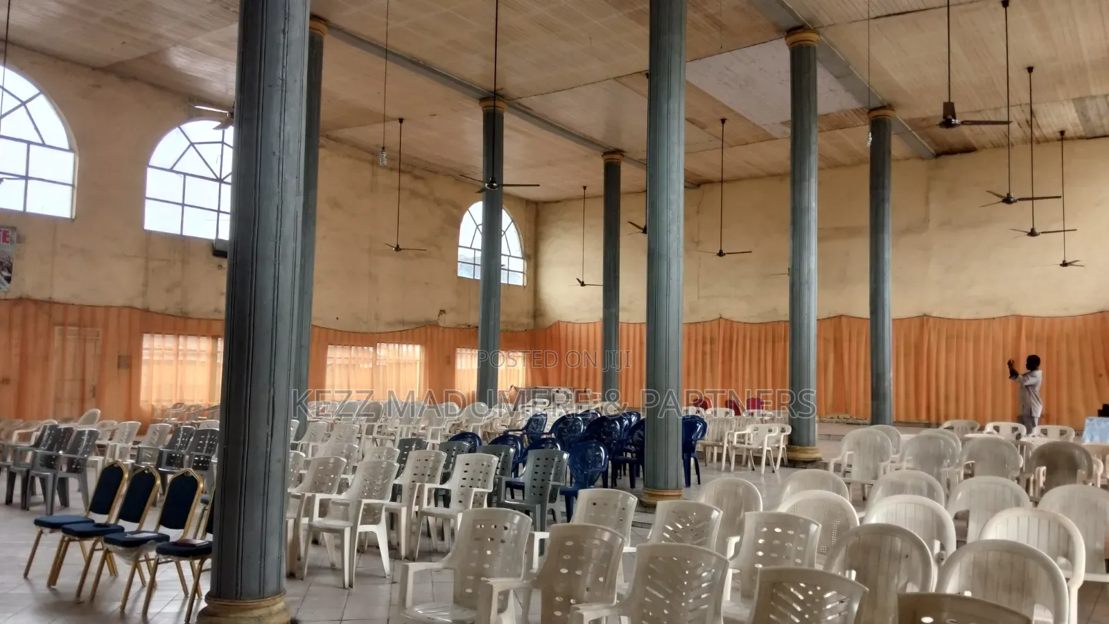 For Sale : Sizeable Hall on CofO 6 Plots at Rumuomasi, Ph