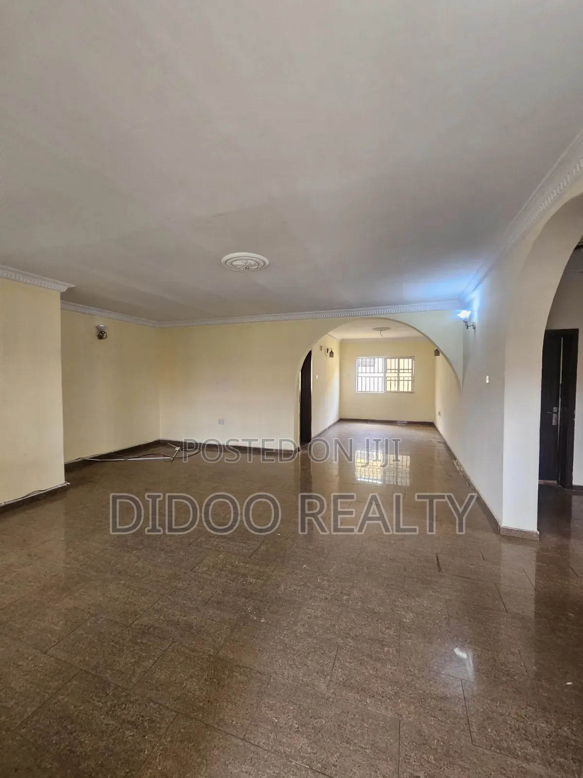 3bdrm Block of Flats in Utako for rent