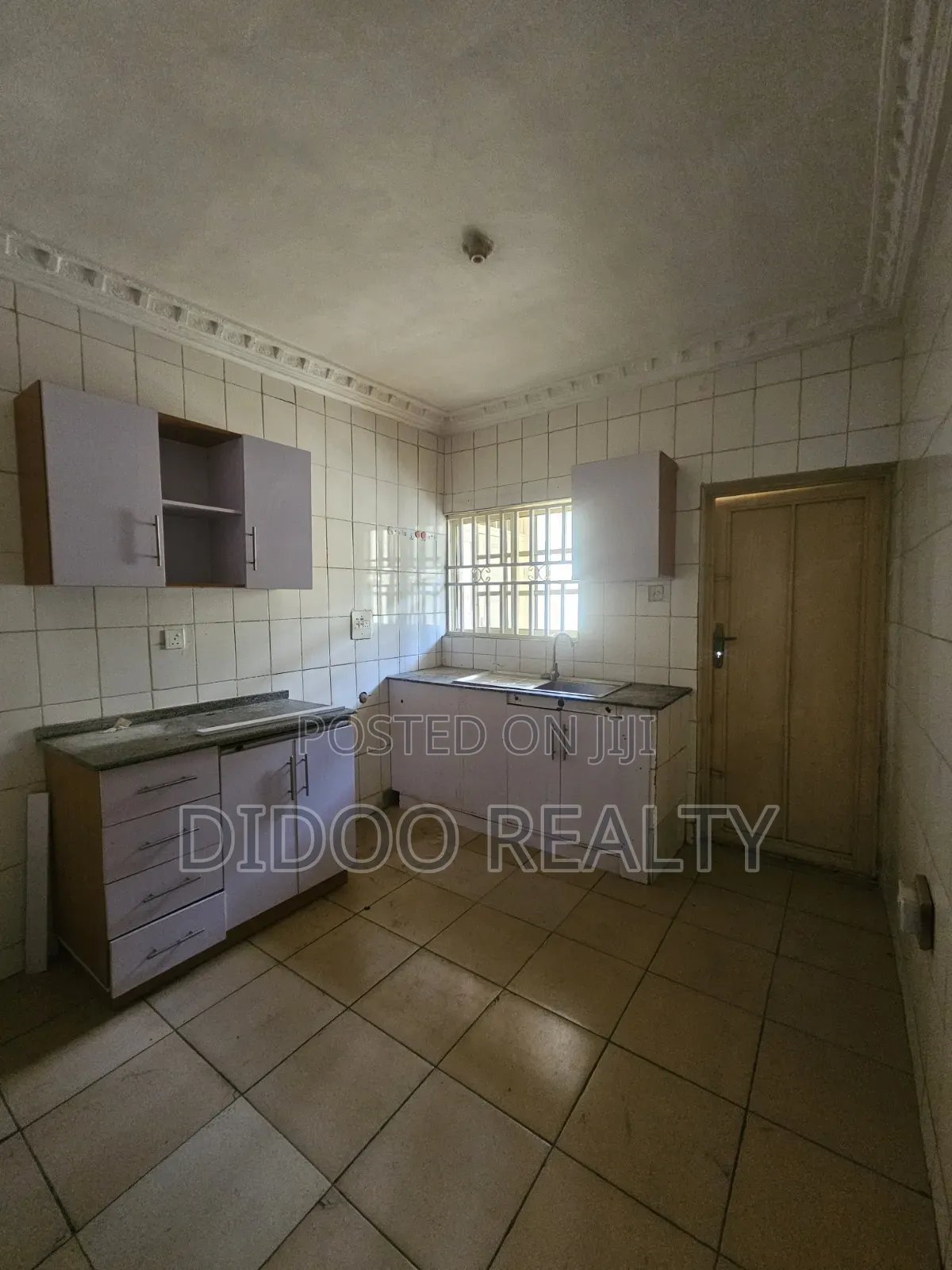 3bdrm Block of Flats in Utako for rent