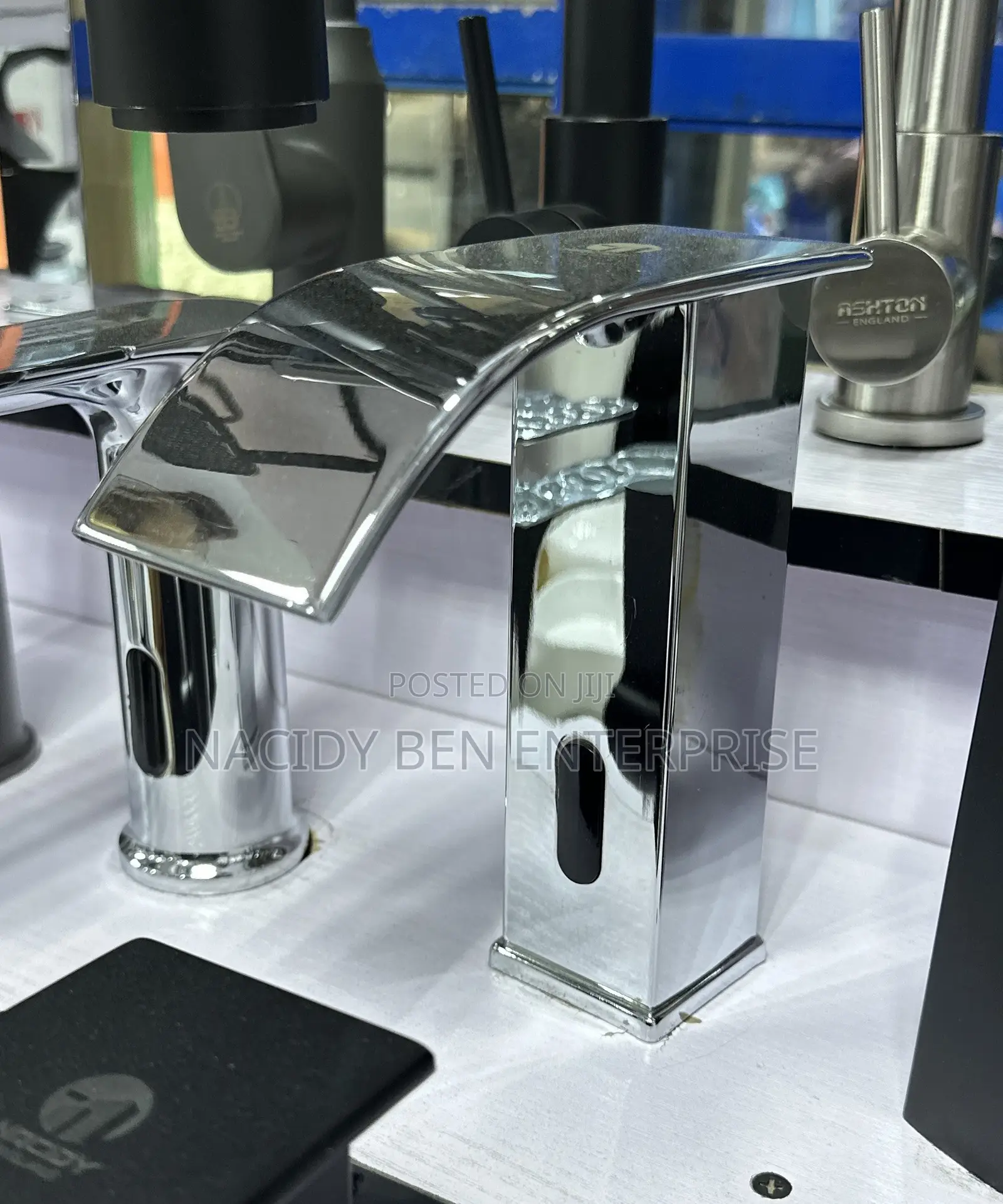Sensor Tap With a Fountain Mouth