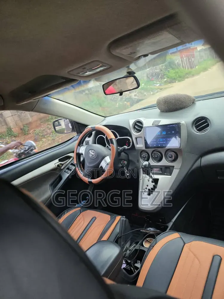 Toyota Matrix 2010 Orange