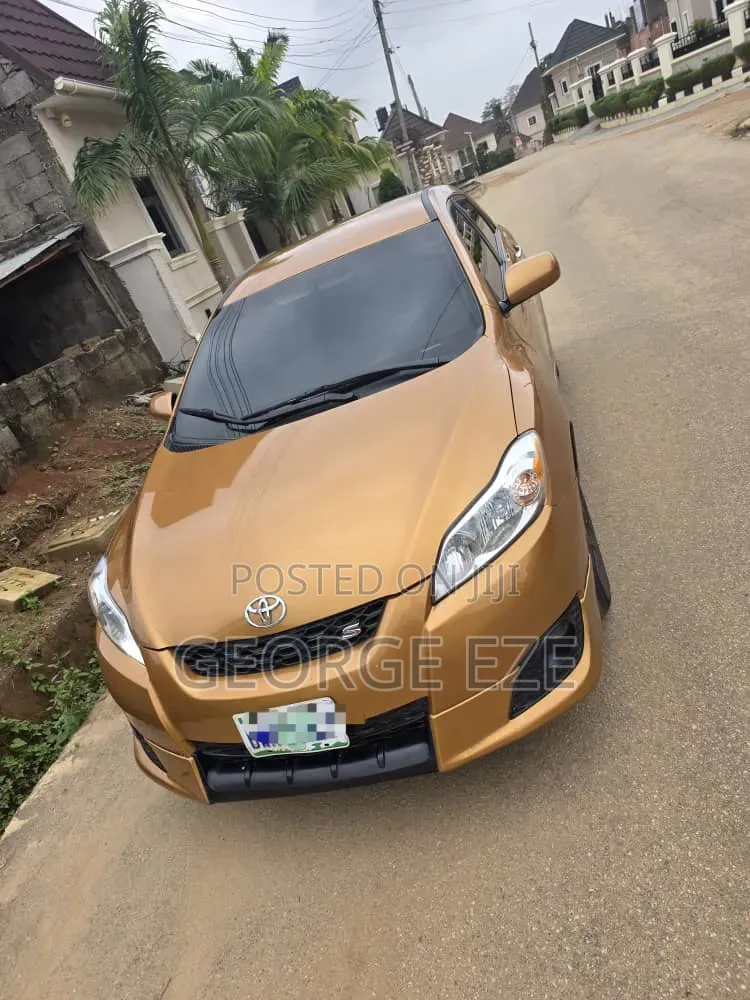 Toyota Matrix 2010 Orange