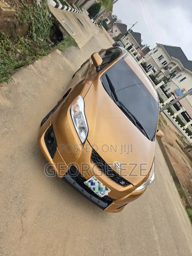 Toyota Matrix 2010 Orange