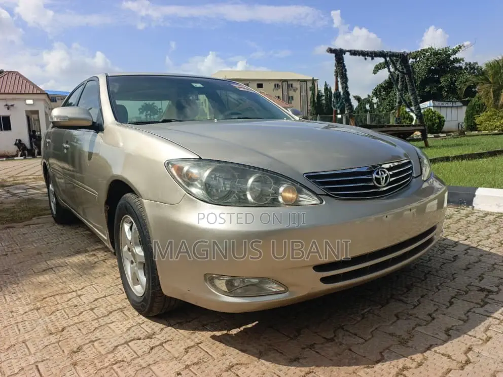 Toyota Camry LE 4dr Sedan (2.4L 4cyl 4A) 2004 Gold
