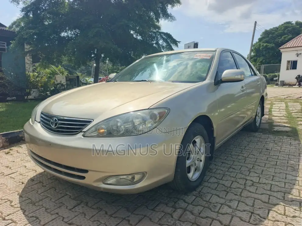 Toyota Camry LE 4dr Sedan (2.4L 4cyl 4A) 2004 Gold